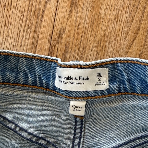 Abercrombie High Rise Mom Short Size 2 - Picture 3 of 5